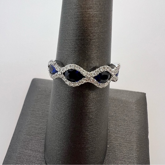 14 White Gold Diamond & Sapphire Ring - Picture 3 of 7